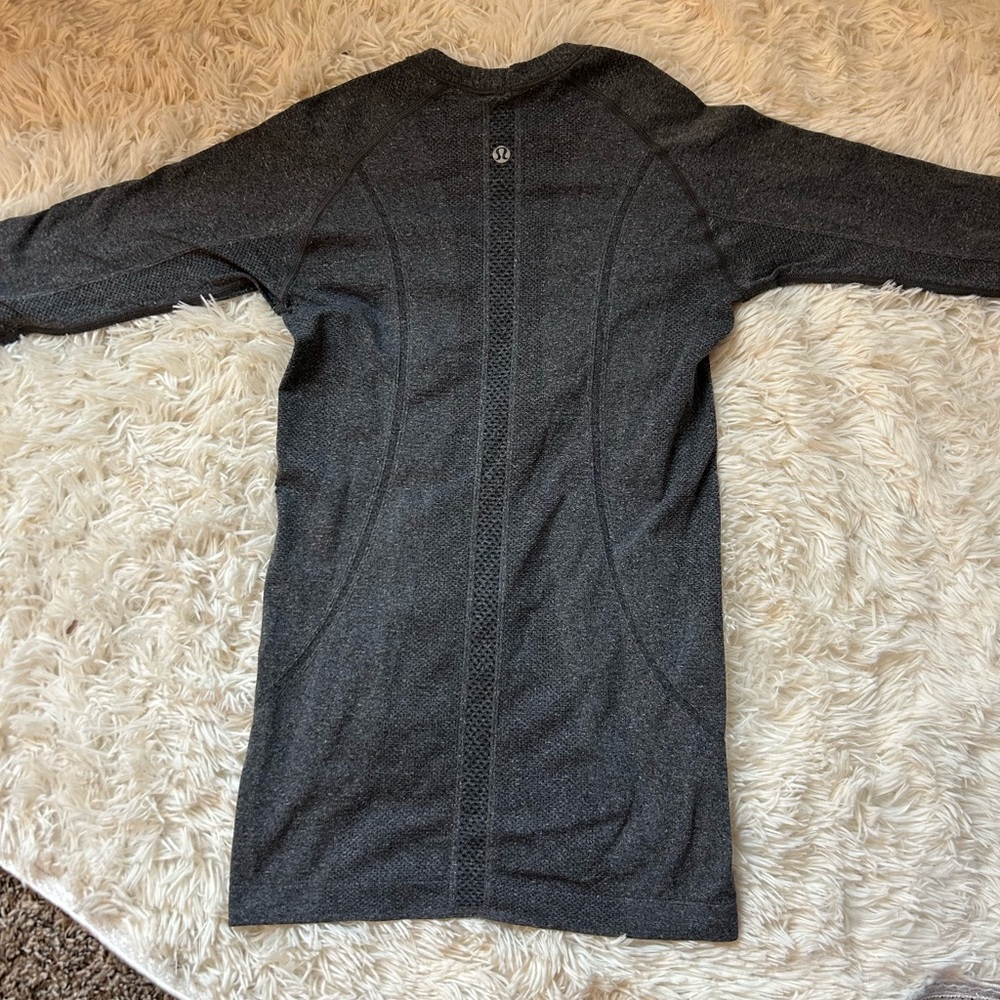 Lululemon Athletica Fitted Long Sleeve Tee - Picture 3 of 6